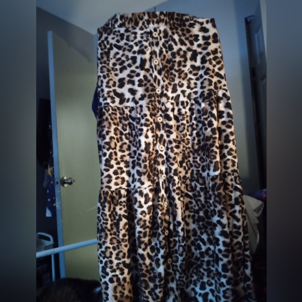 LEOPARD THREE-TIER BUTTON DOWN SKIRT SIZE 2X POLLY/ SPANDEX